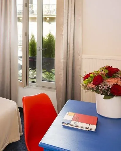 Hotel interiors inspired by Mondrian