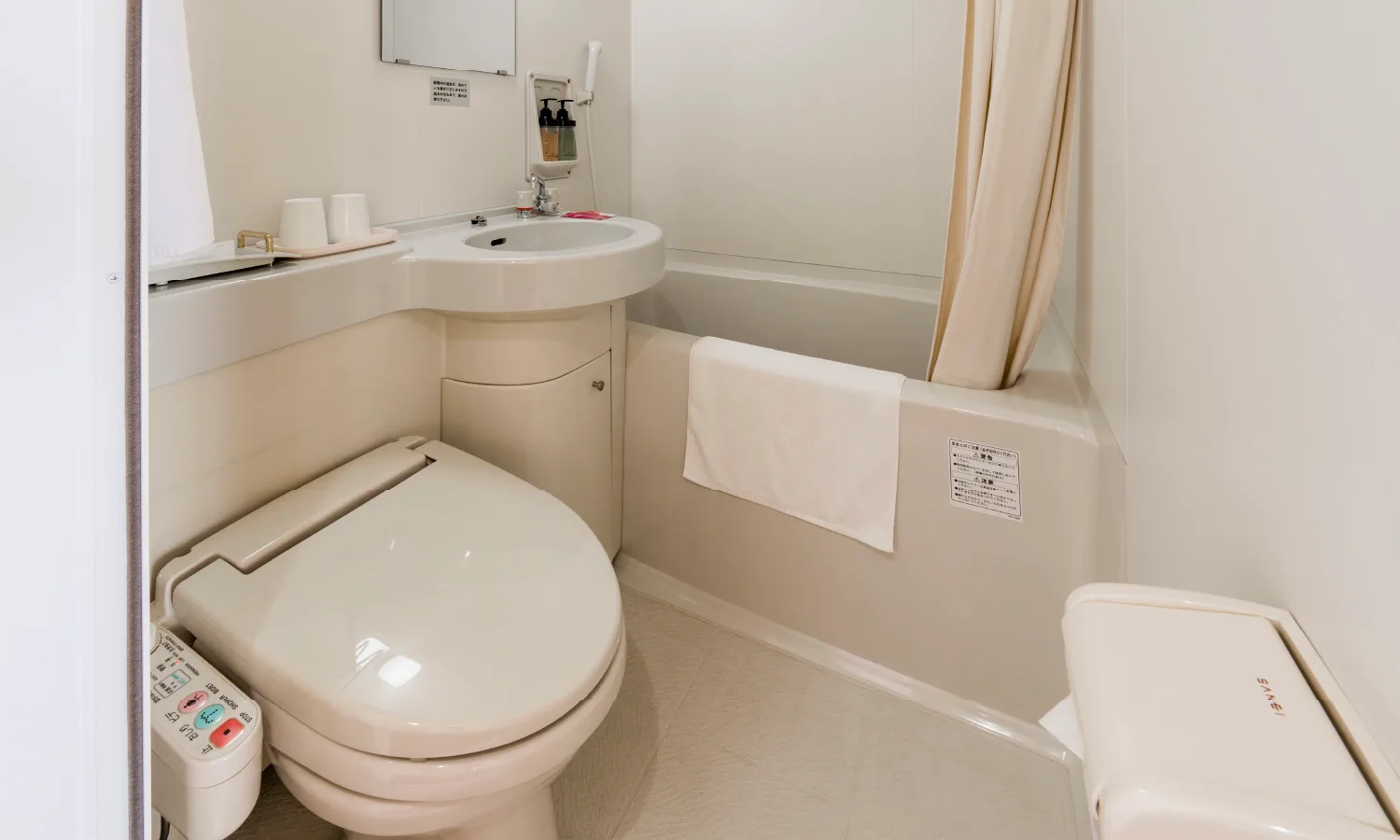 Twin-room unit bathroom