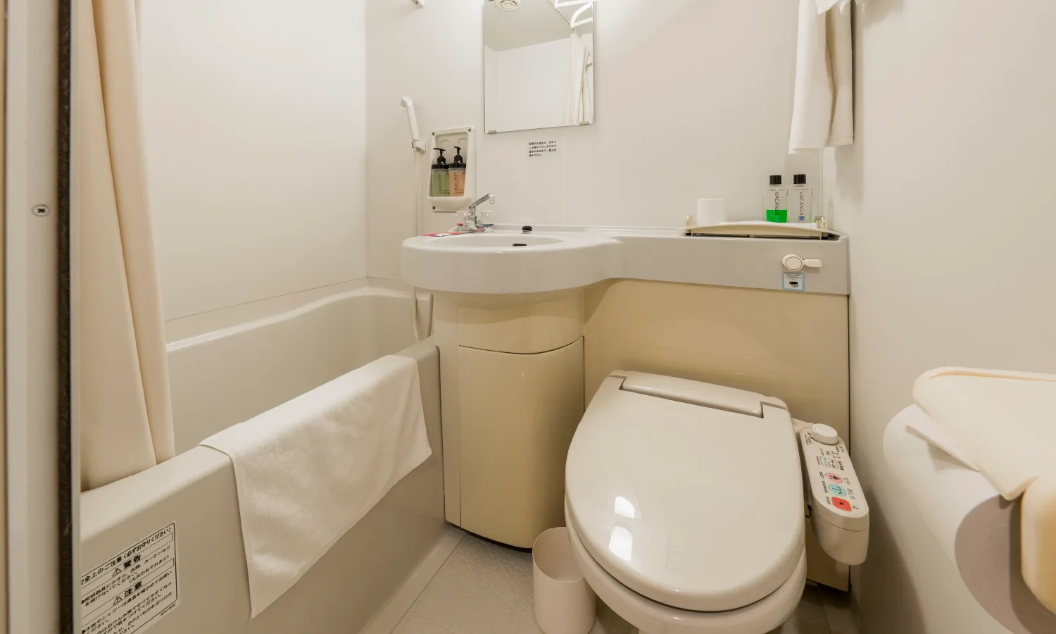 Single-room unit bathroom