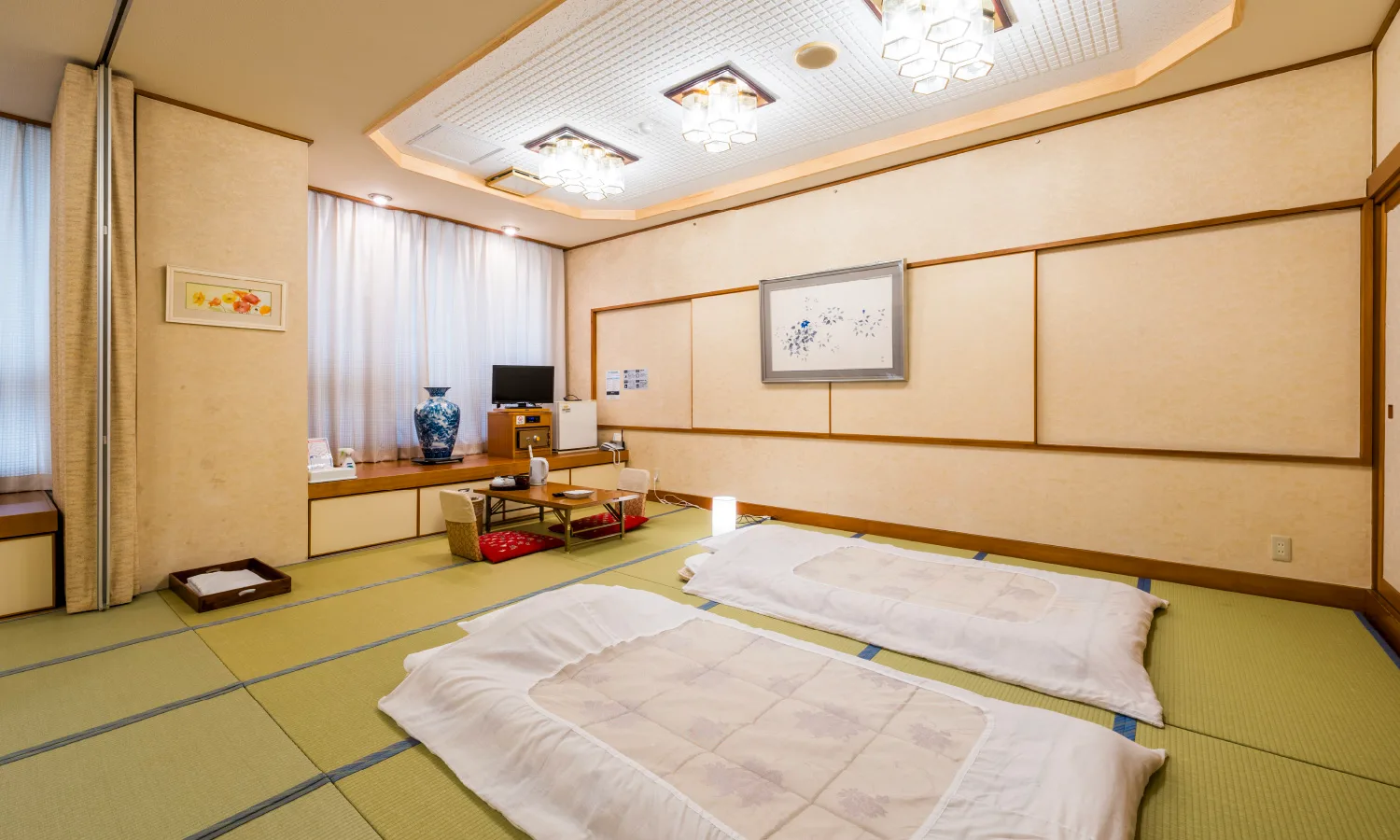 Room photo in the 24-tatami room section