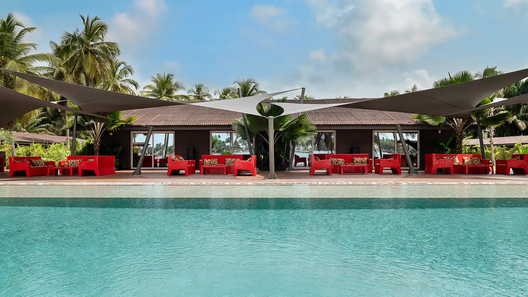 Piscina del hotel