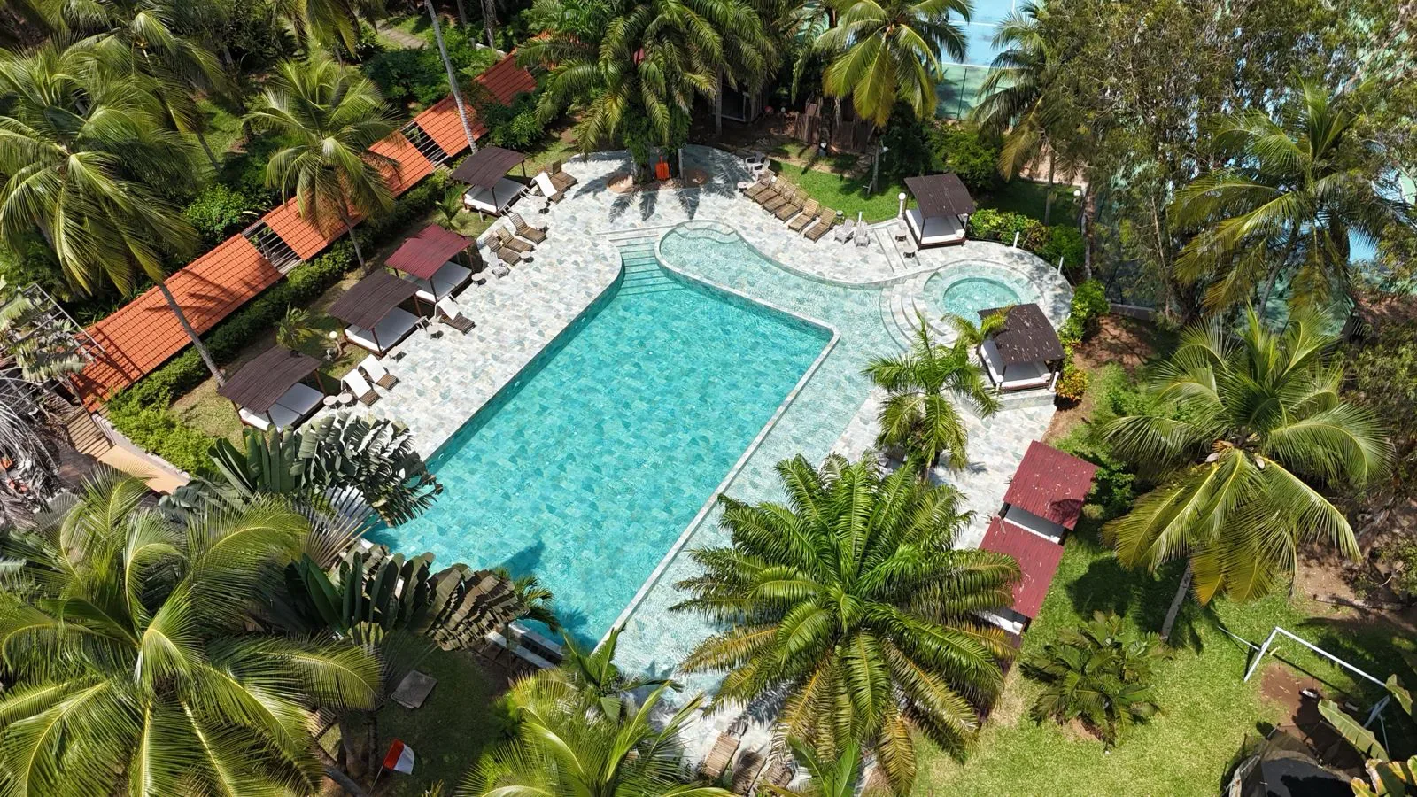 Piscina de Coucoué Lodge