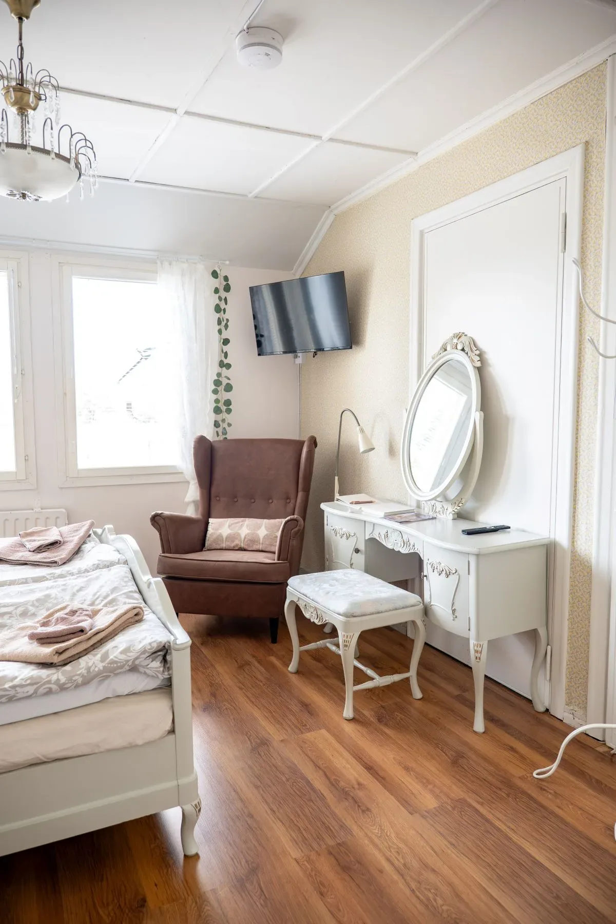 Habitación de alojamiento con desayuno amueblada con muebles de estilo rococó