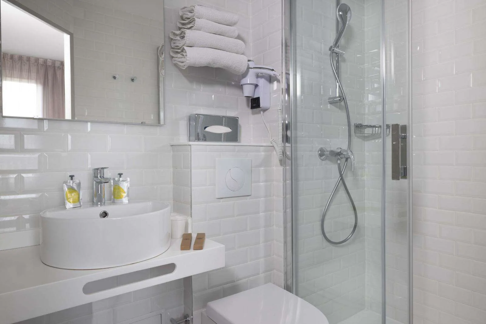 Classic double room, street view