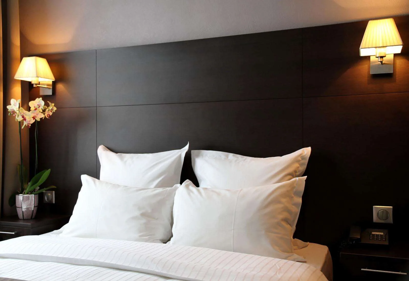 Classic double room, street view