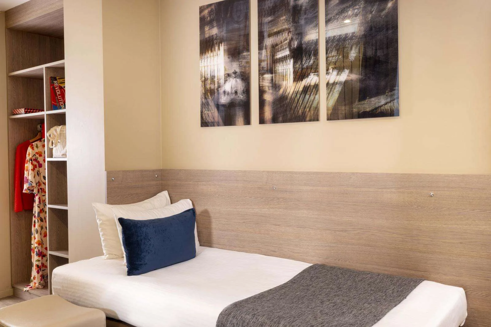 Triple room