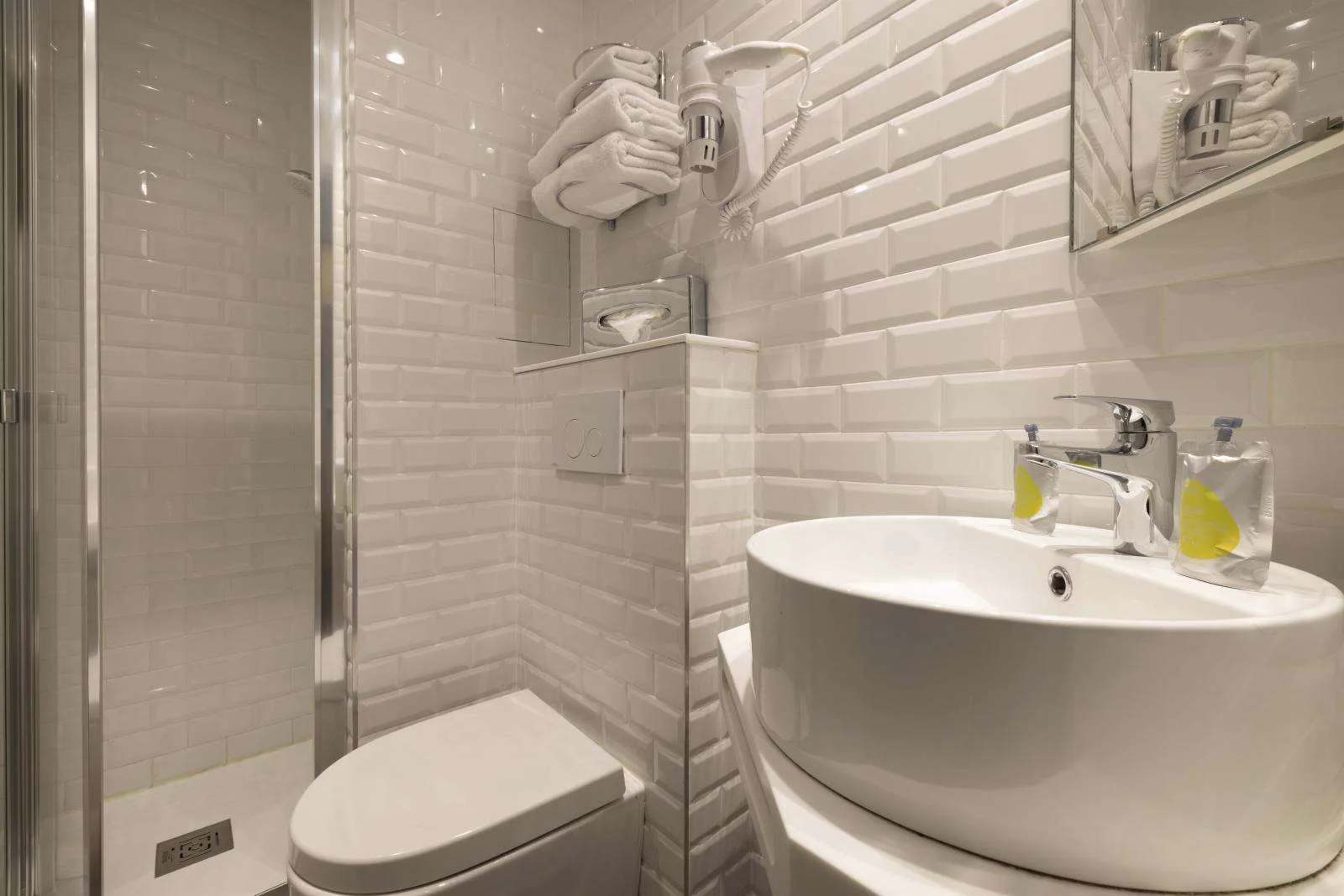 Classic single room, street view