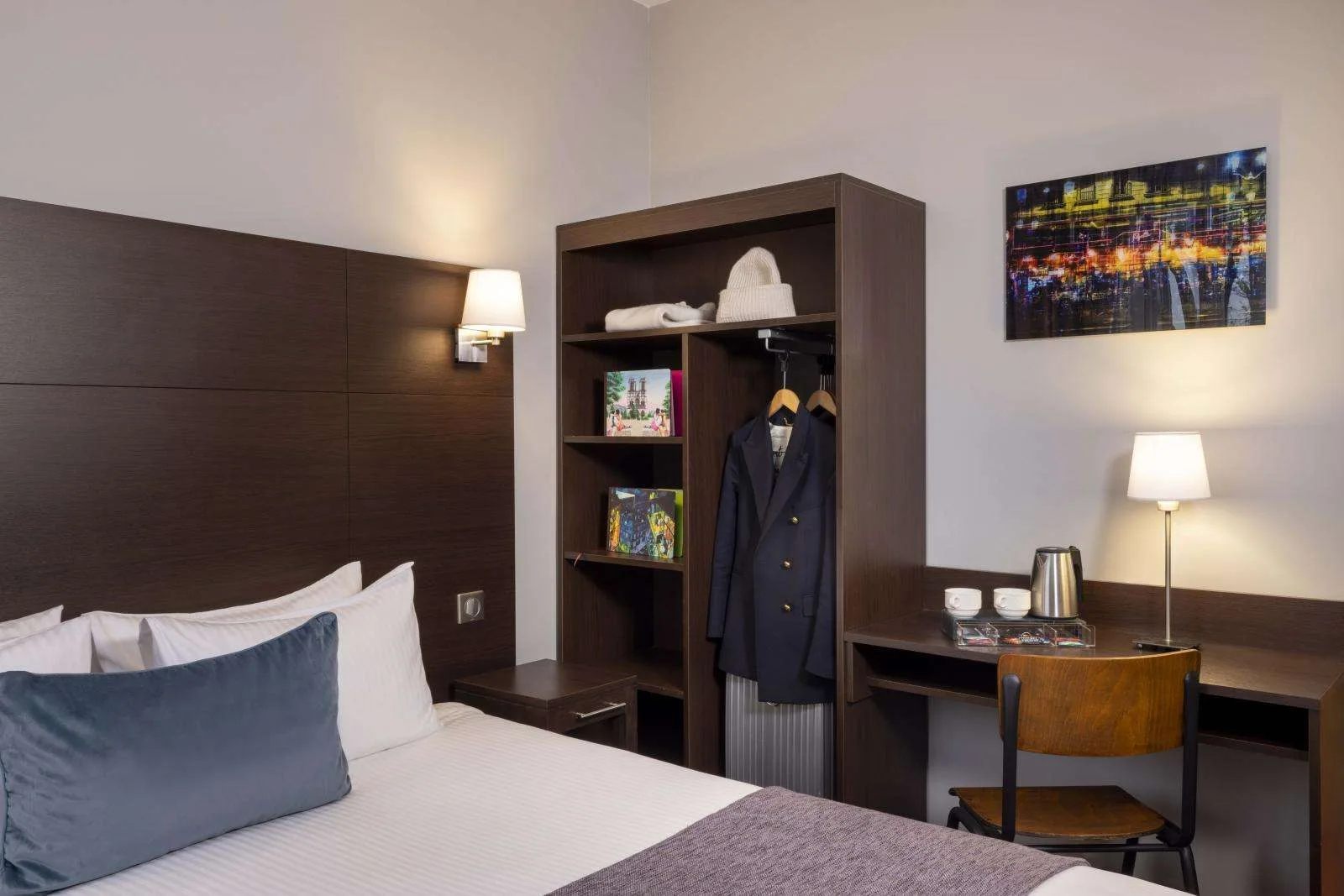 Classic double room, street view