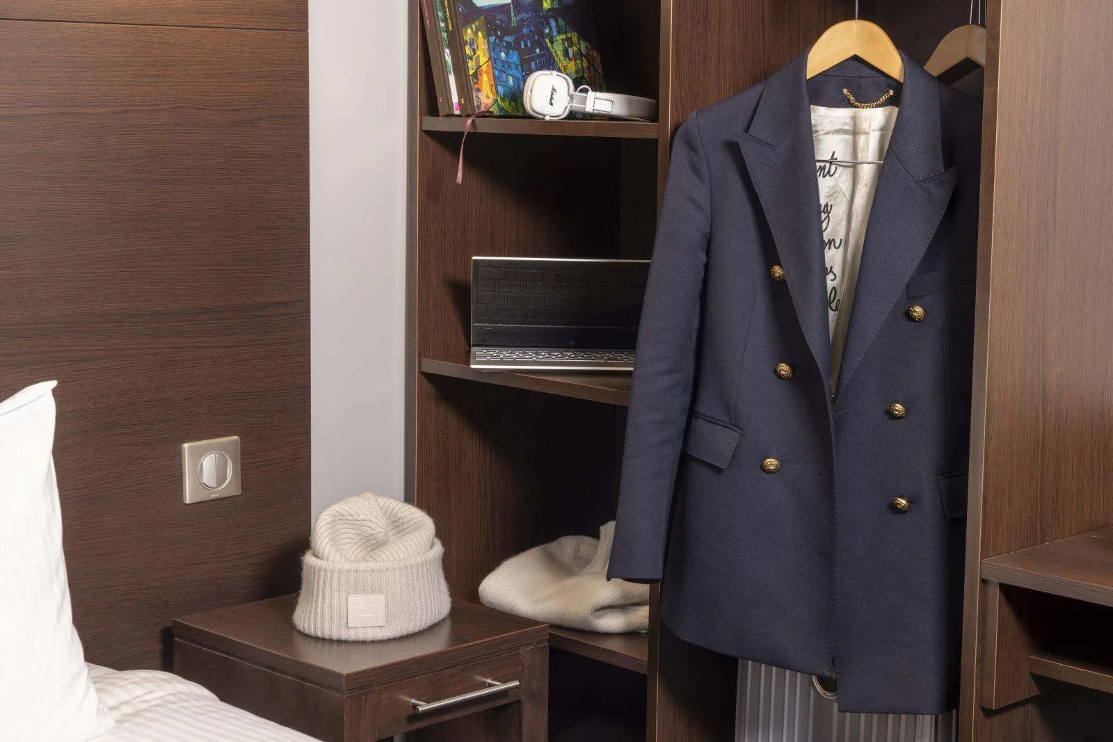 Classic double room, street view