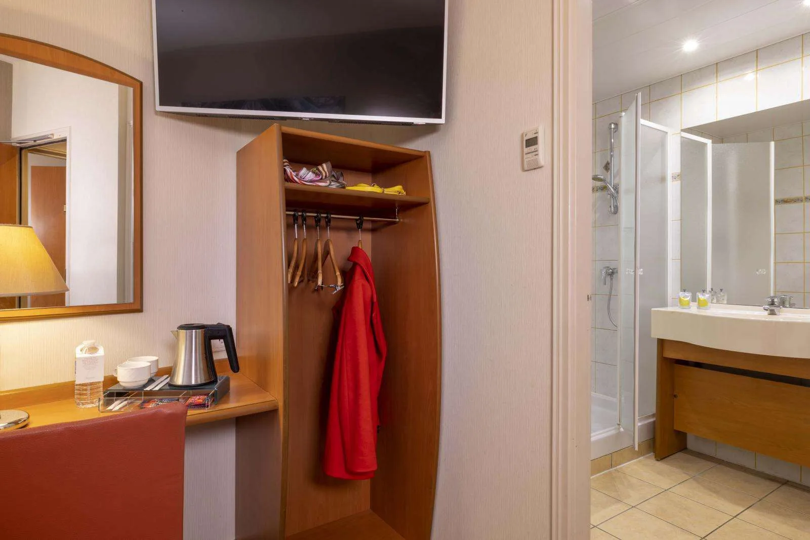 Connecting rooms