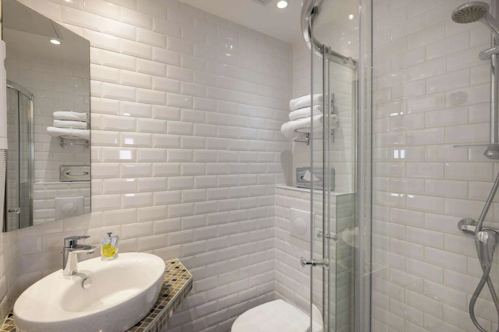 Classic single room, street view