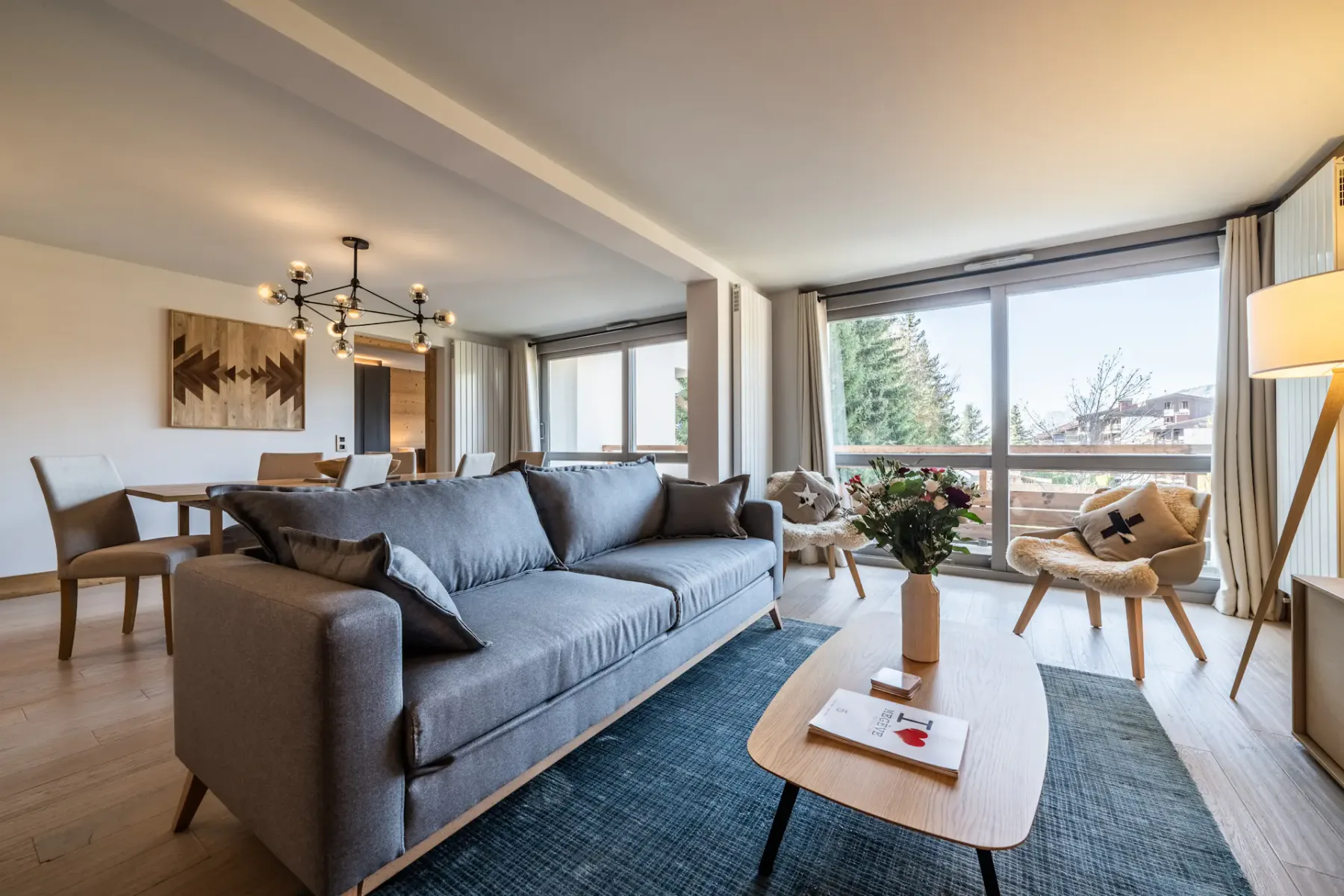 Amplio salón alpino del apartamento familiar Cortirion en Megève