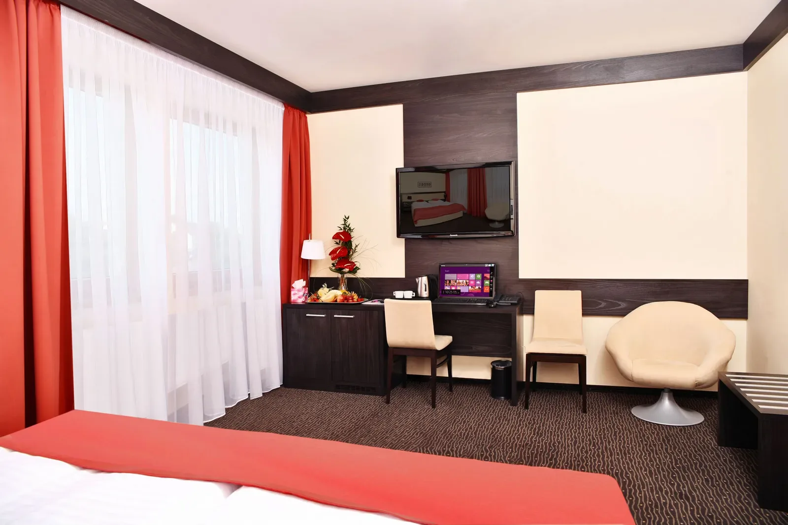 Suite desk and seating area