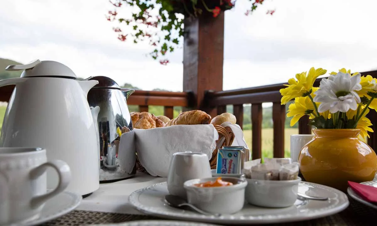 Breakfast and dining