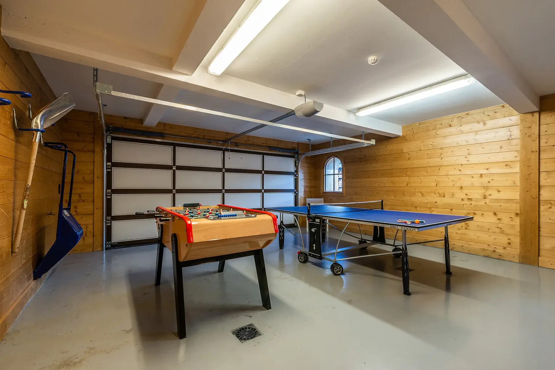 Fun play room luxury ski chalet Abachi Les Gets