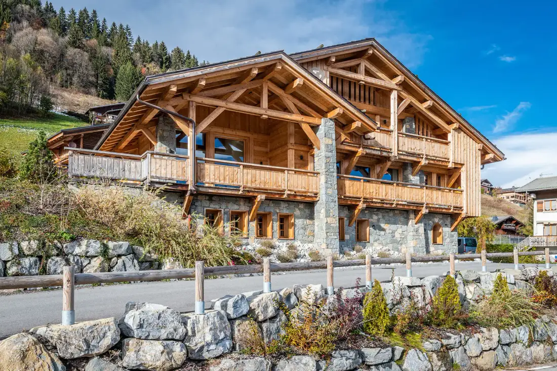 Outside view mountain chalet snow winter ski chalet Abachi in Les Gets
