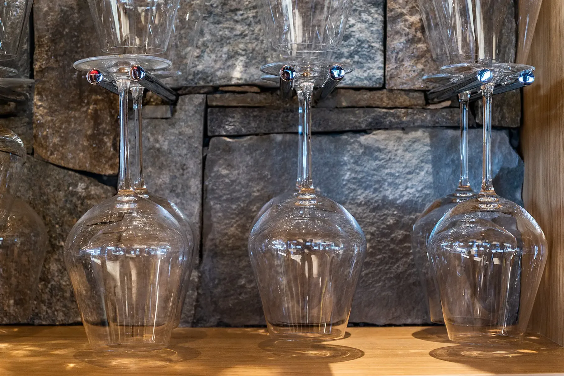 Glasses wine luxury ski chalet Abachi Les Gets