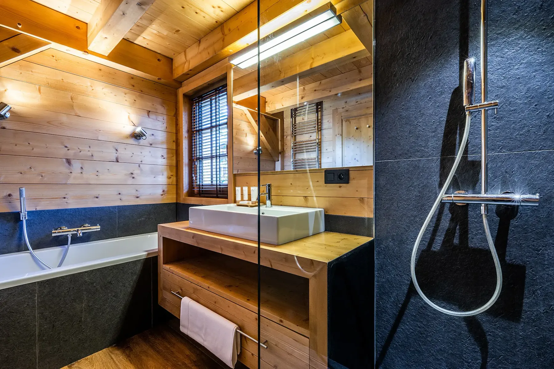 Contemporary bathroom bath walk-in shower tub hotel services chalet Abachi Les Gets