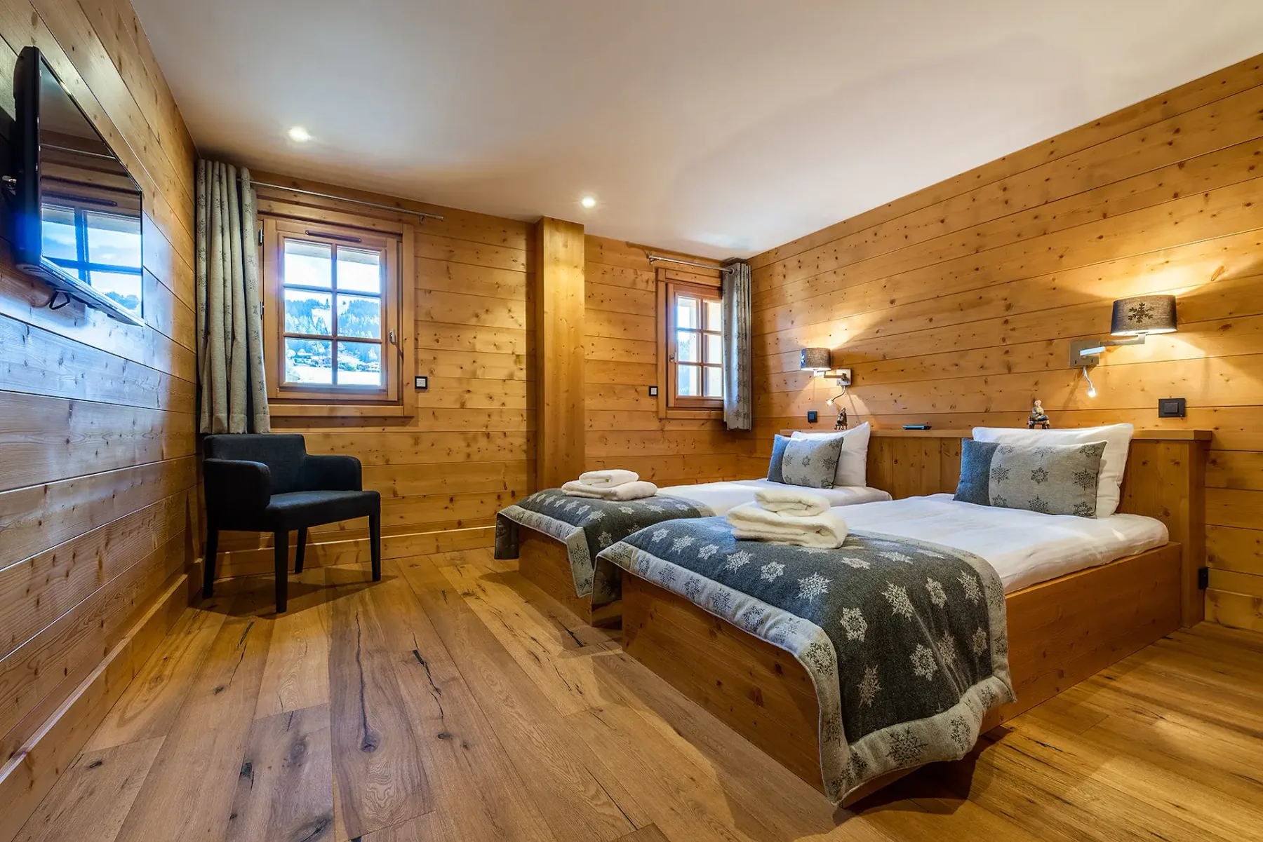 Spacious double ensuite bedroom private bathroom alps chalet Abachi Les Gets