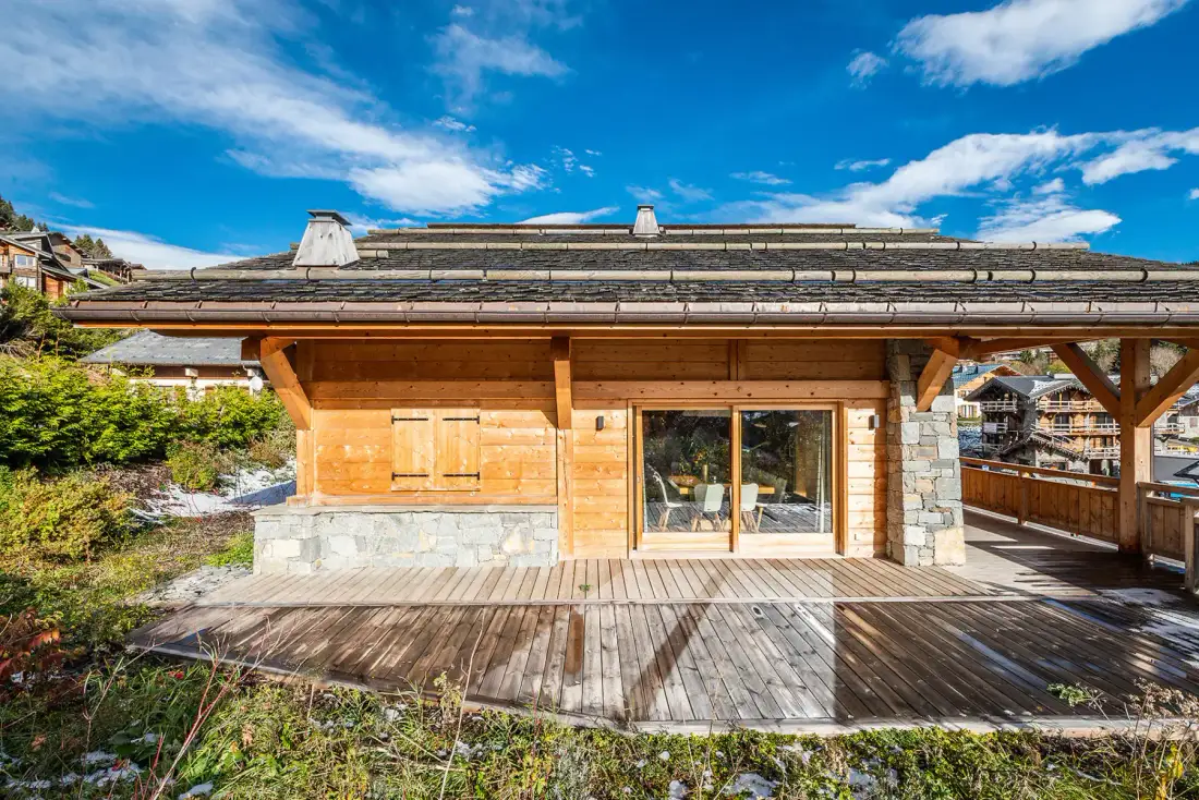 Outside view mountain chalet ski chalet Abachi Les Gets