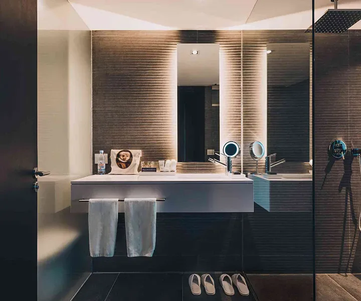 Superior dock-view suite bathroom.