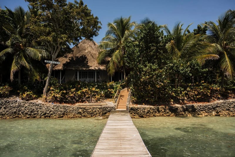 Nature & Beachfront 4BR Villa in Isla Grande