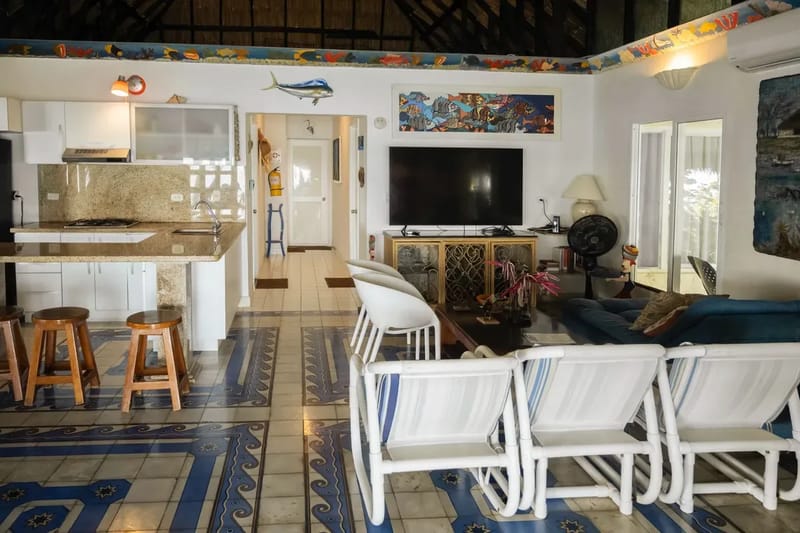 Nature & Beachfront 4BR Villa in Isla Grande