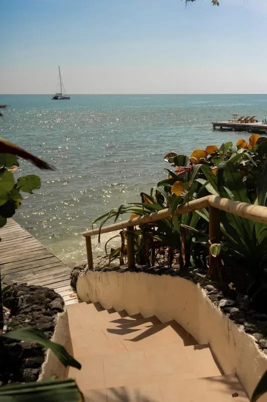Nature & Beachfront 4BR Villa in Isla Grande
