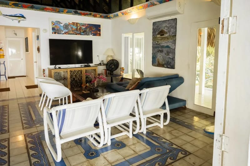 Nature & Beachfront 4BR Villa in Isla Grande