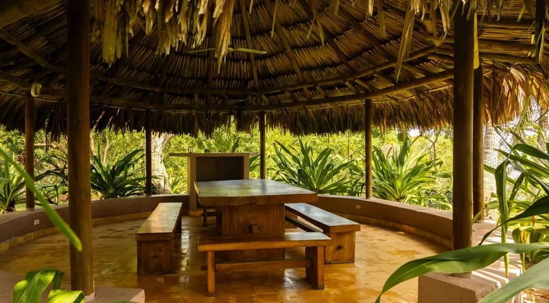 Nature & Beachfront 4BR Villa in Isla Grande