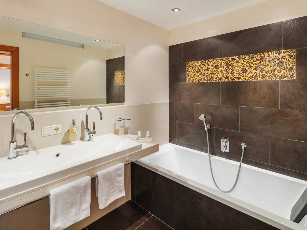 Bathroom in the Silvretta de Luxe double room