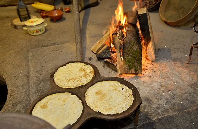 Empanadas cocinadas al fuego de leña en Casa Rosalía