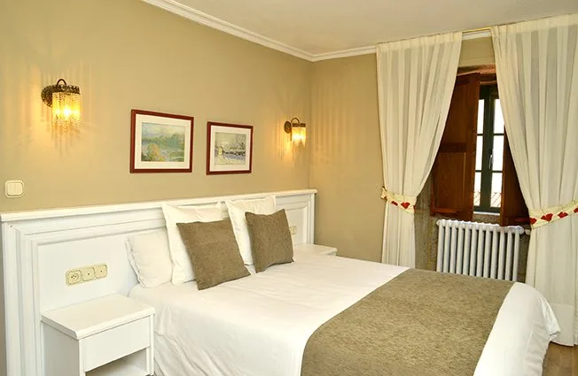 Habitación con decoración moderna en el anexo