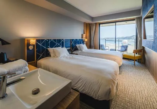 Twin room image