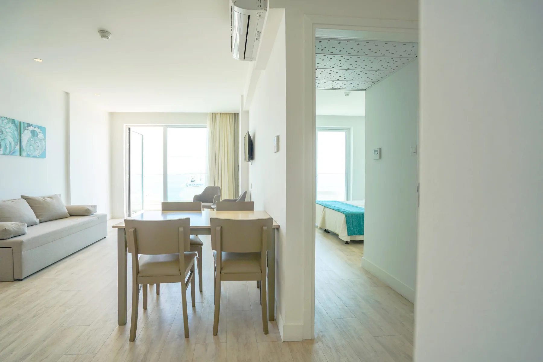 One-bedroom suite