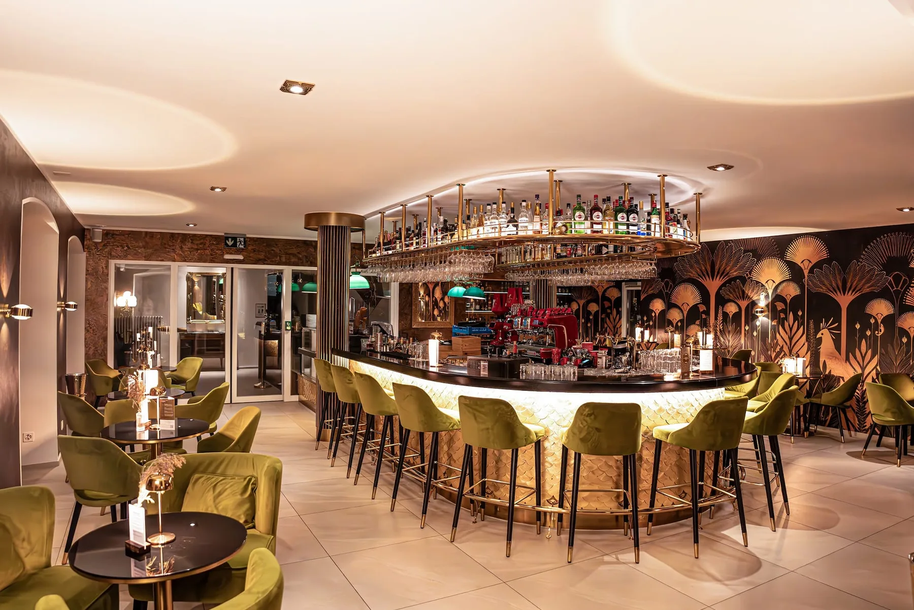 Bar del hotel por la noche