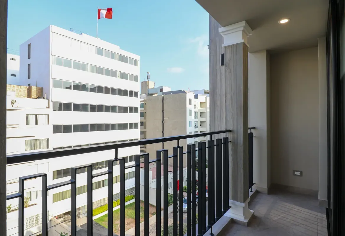 Enjoyable 2BR Stay w/ Balcony in Miraflores