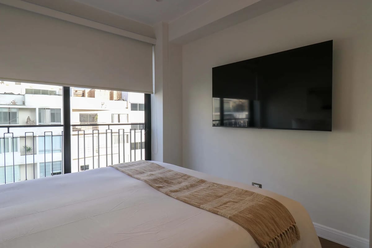Enjoyable 2BR Stay w/ Balcony in Miraflores