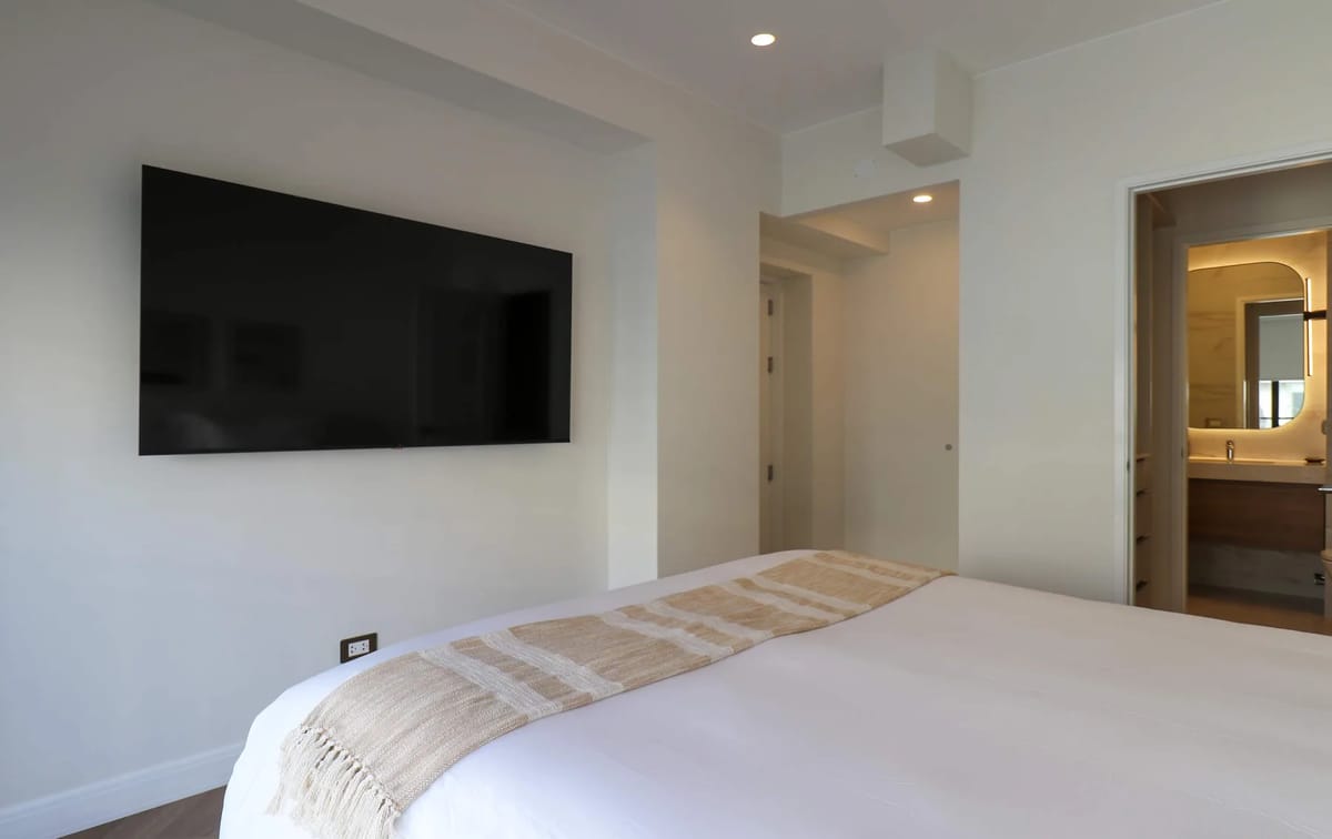 Enjoyable 2BR Stay w/ Balcony in Miraflores