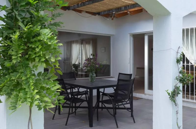 Bright 4BR Home w/ Amazing Pool in Mendoza