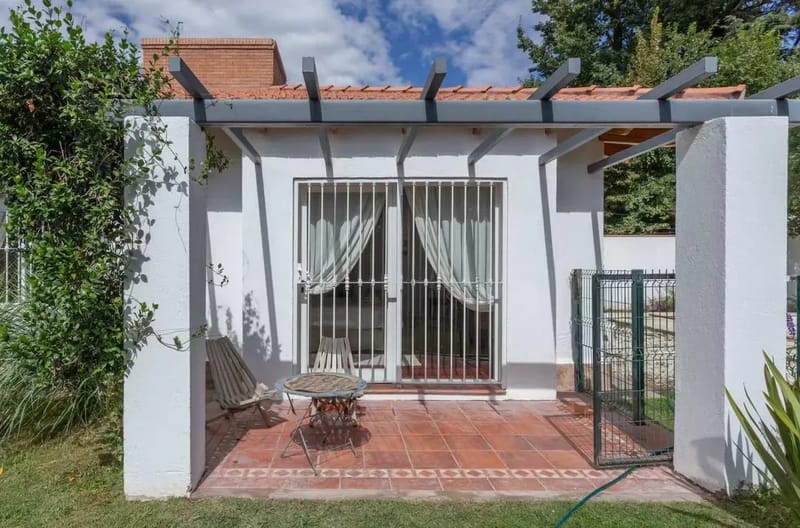 Bright 4BR Home w/ Amazing Pool in Mendoza
