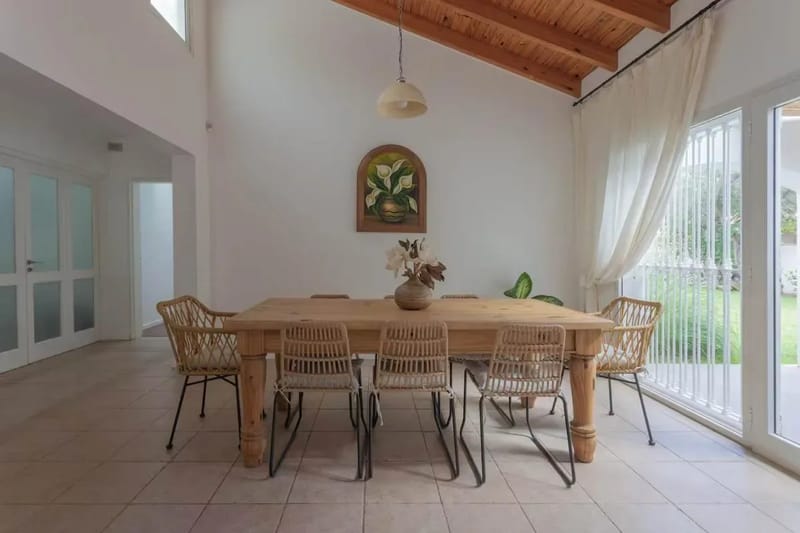 Bright 4BR Home w/ Amazing Pool in Mendoza