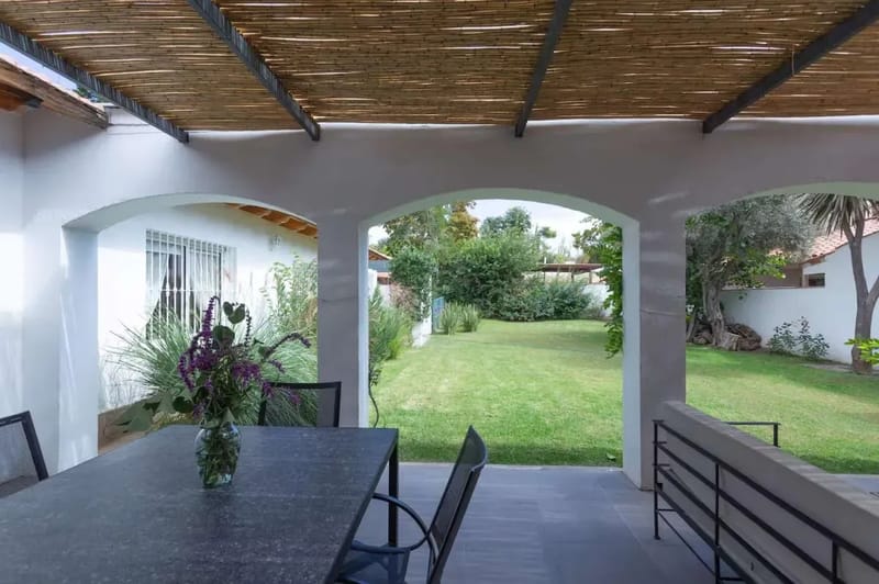 Bright 4BR Home w/ Amazing Pool in Mendoza