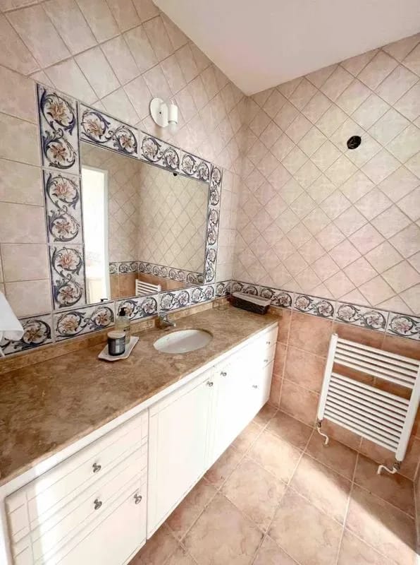 Bright 4BR Home w/ Amazing Pool in Mendoza
