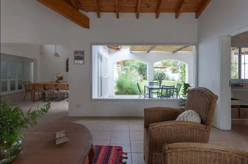 Bright 4BR Home w/ Amazing Pool in Mendoza