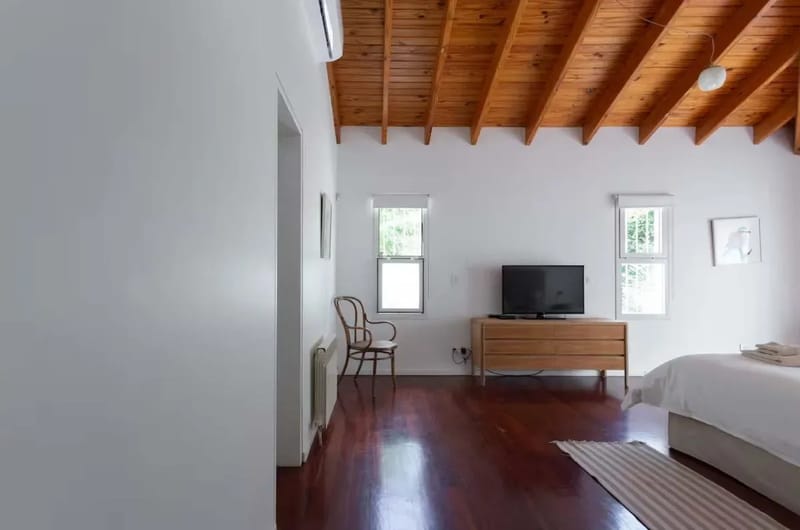 Bright 4BR Home w/ Amazing Pool in Mendoza