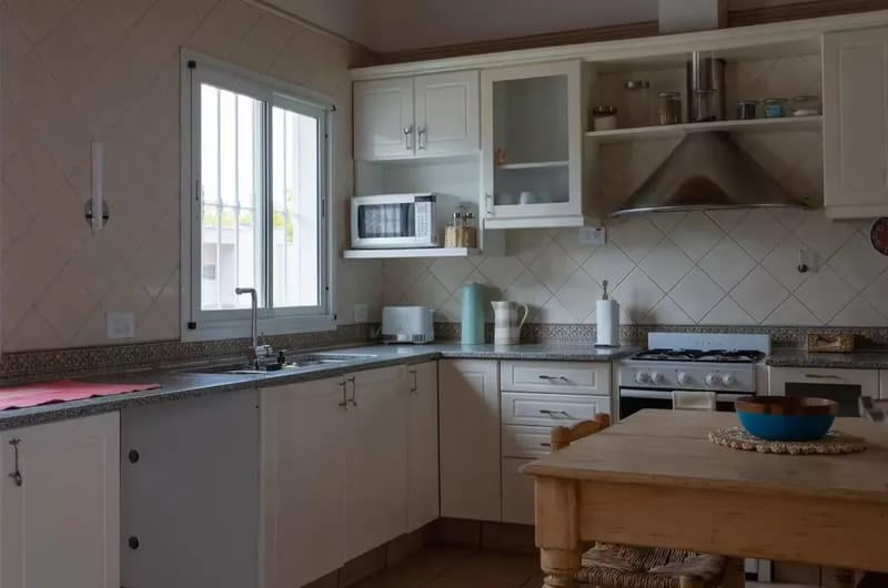 Bright 4BR Home w/ Amazing Pool in Mendoza