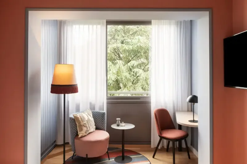 Work and seating area in a business room.