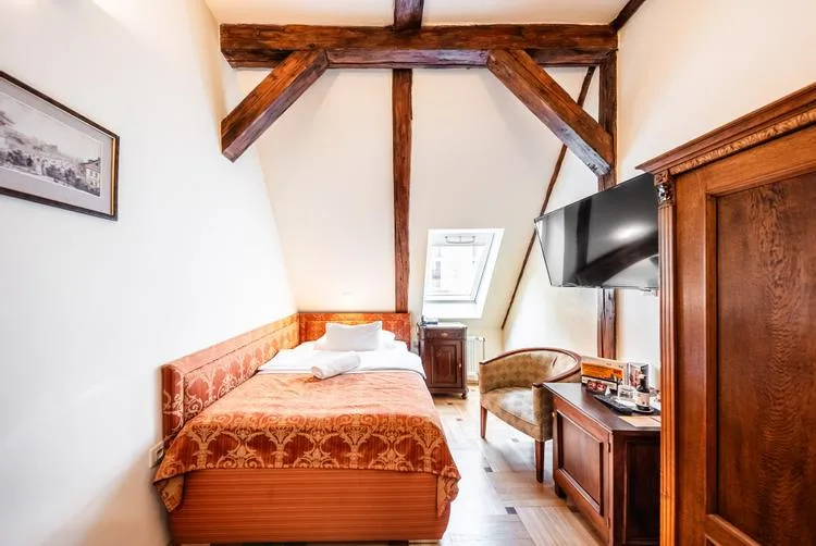 Standard single room