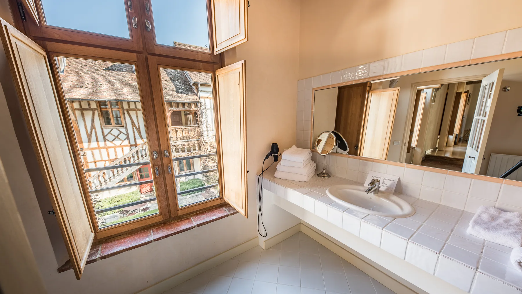 La Maison de Rhodes interior